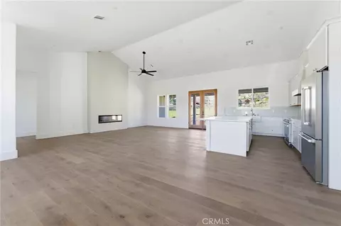 Living - 24401 Oaktree Ct, Tehachapi, CA 93561 photo 1 of 3