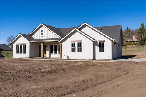 Exterior - 24401 Oaktree Ct, Tehachapi, CA 93561 photo 3 of 14