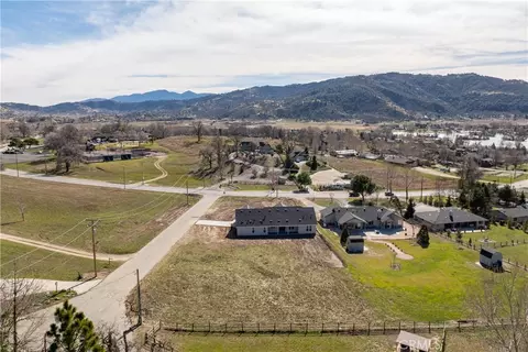 View/Area - 24401 Oaktree Ct, Tehachapi, CA 93561 photo 2 of 5