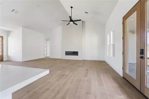 Living - 24401 Oaktree Ct, Tehachapi, CA 93561 photo 3 of 3