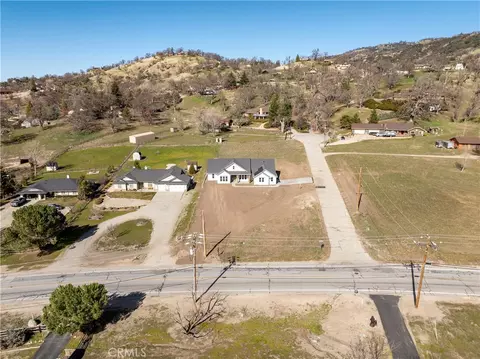 View/Area - 24401 Oaktree Ct, Tehachapi, CA 93561 photo 3 of 5