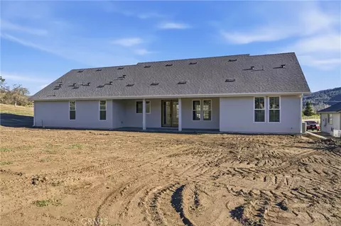 Exterior - 24401 Oaktree Ct, Tehachapi, CA 93561 photo 9 of 14