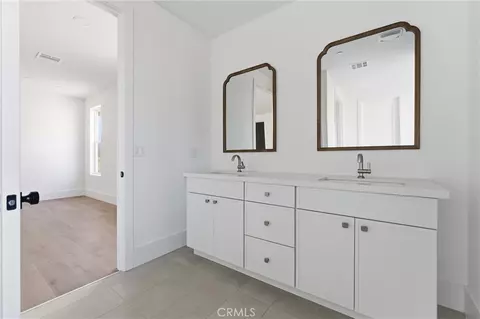Bath - 24401 Oaktree Ct, Tehachapi, CA 93561 photo 3 of 3