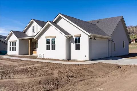 Exterior - 24401 Oaktree Ct, Tehachapi, CA 93561 photo 13 of 14