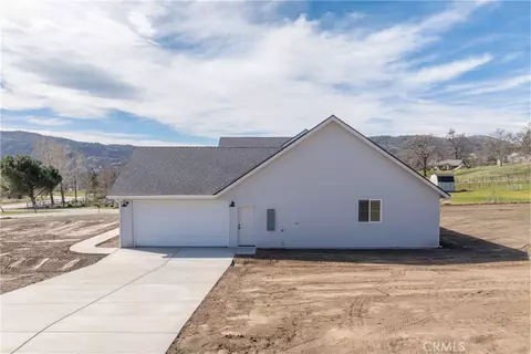 Exterior - 24401 Oaktree Ct, Tehachapi, CA 93561 photo 6 of 14