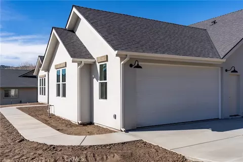 Exterior - 24401 Oaktree Ct, Tehachapi, CA 93561 photo 5 of 14