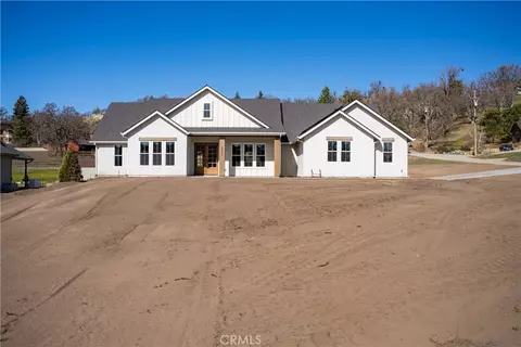 Exterior - 24401 Oaktree Ct, Tehachapi, CA 93561 photo 10 of 14