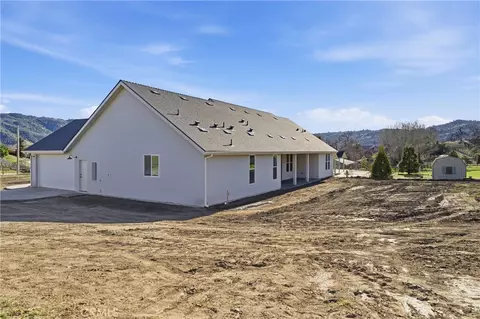 Exterior - 24401 Oaktree Ct, Tehachapi, CA 93561 photo 7 of 14