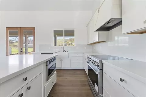 Kitchen - 24401 Oaktree Ct, Tehachapi, CA 93561 photo 1 of 1