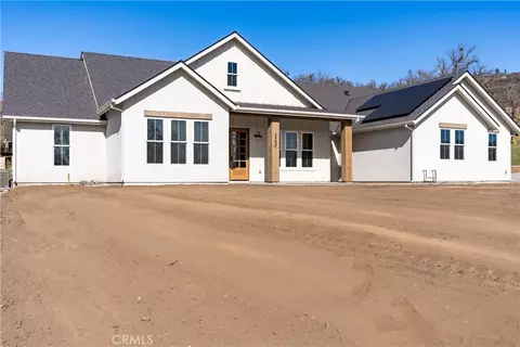 Exterior - 24401 Oaktree Ct, Tehachapi, CA 93561 photo 2 of 14