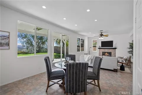 Dining - 29052 Madrid Pl, Castaic, CA 91384 photo 4 of 4