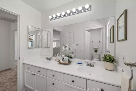 Bath - 29052 Madrid Pl, Castaic, CA 91384 photo 2 of 10