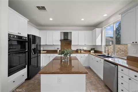 Kitchen - 29052 Madrid Pl, Castaic, CA 91384 photo 7 of 8