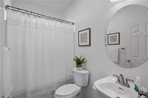 Bath - 29052 Madrid Pl, Castaic, CA 91384 photo 1 of 10