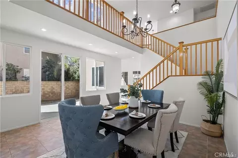 Dining - 29052 Madrid Pl, Castaic, CA 91384 photo 3 of 4