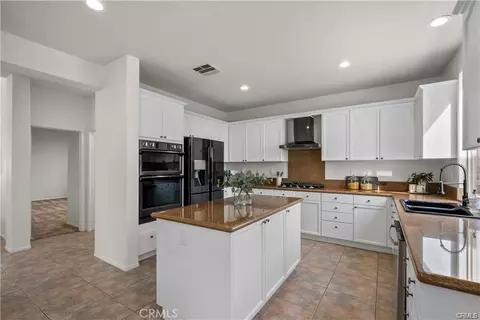 Kitchen - 29052 Madrid Pl, Castaic, CA 91384 photo 8 of 8