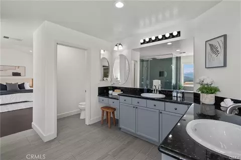 Bath - 29052 Madrid Pl, Castaic, CA 91384 photo 9 of 10