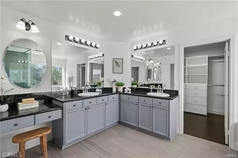 Bath - 29052 Madrid Pl, Castaic, CA 91384 photo 4 of 10