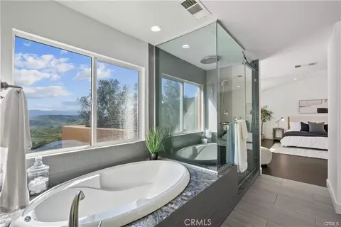 Bath - 29052 Madrid Pl, Castaic, CA 91384 photo 7 of 10