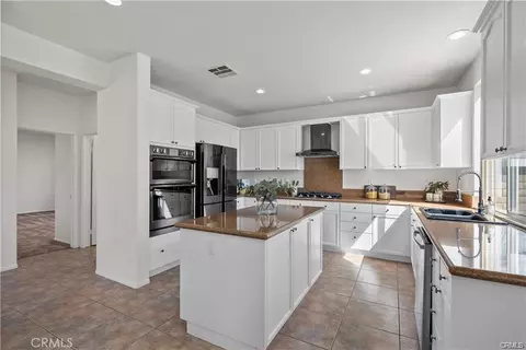 Kitchen - 29052 Madrid Pl, Castaic, CA 91384 photo 1 of 8