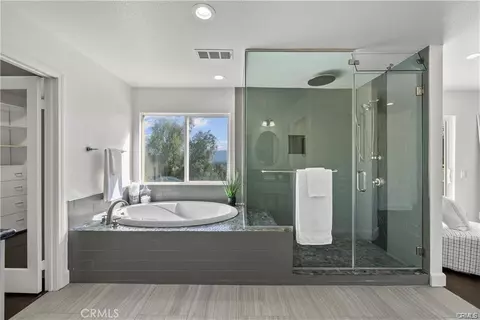 Bath - 29052 Madrid Pl, Castaic, CA 91384 photo 6 of 10
