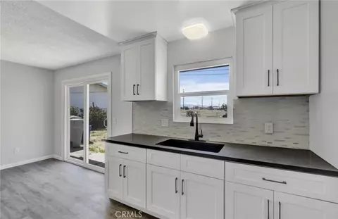 Kitchen - 9110 G, Hesperia, CA 92345 photo 2 of 3