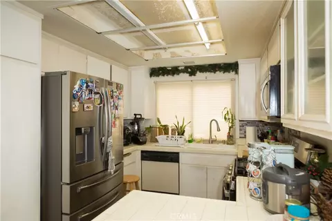 Kitchen - 1451 Offshore St, Oxnard, CA 93035 photo 1 of 1