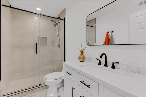 Bath - 2290 Rohner Ct, Simi Valley, CA 93063 photo 4 of 6