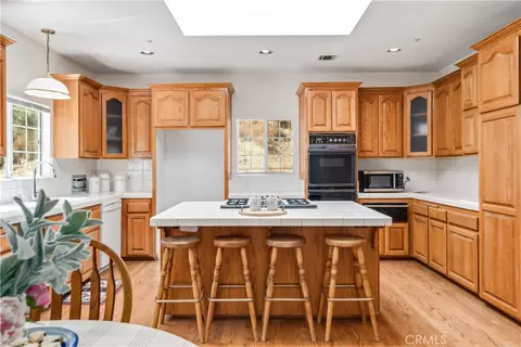 Kitchen - 28625 Bootlegger Canyon Rd, Acton, CA 93510 photo 2 of 5