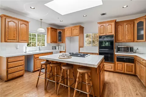 Kitchen - 28625 Bootlegger Canyon Rd, Acton, CA 93510 photo 3 of 5