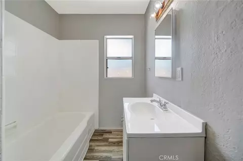 Bath - 44258 Foxton, Lancaster, CA 93535 photo 2 of 2