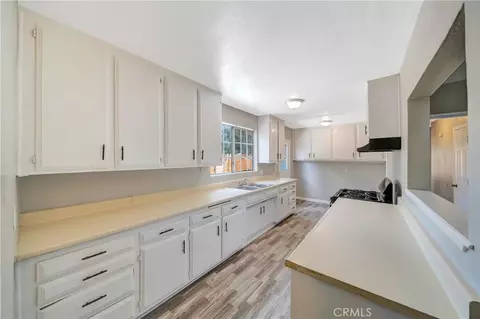 Entry Way - 44258 Foxton, Lancaster, CA 93535 photo 2 of 7