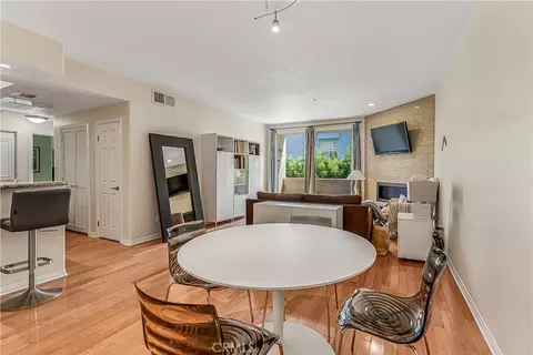 16940 Chatsworth St #211, Granada Hills, CA 91344