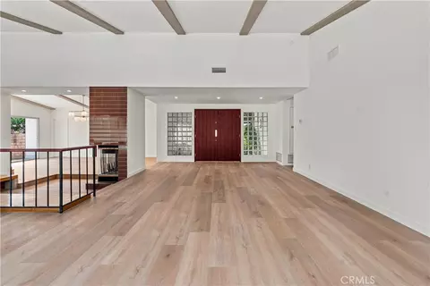 Living - 3070 Springfield, Simi Valley, CA 93063 photo 5 of 11