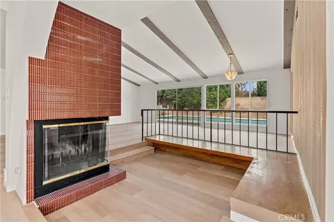 Living - 3070 Springfield, Simi Valley, CA 93063 photo 9 of 11