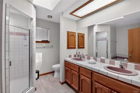 Bath - 18539 Symeron Rd, Apple Valley, CA 92307 photo 2 of 2