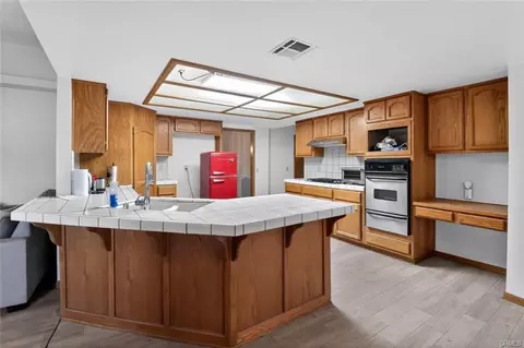 Kitchen - 18539 Symeron Rd, Apple Valley, CA 92307 photo 1 of 1