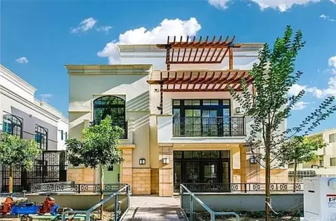 Exterior - 288 S Oakland, Pasadena, CA 91101 photo 10 of 11