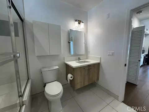 Bath - 288 S Oakland, Pasadena, CA 91101 photo 1 of 3