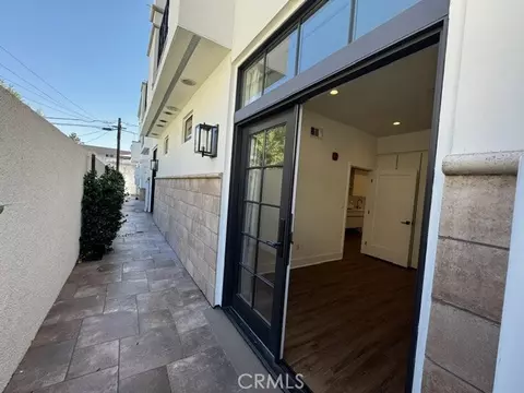 Exterior - 288 S Oakland, Pasadena, CA 91101 photo 4 of 11
