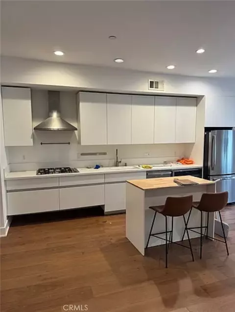 Kitchen - 288 S Oakland, Pasadena, CA 91101 photo 2 of 2