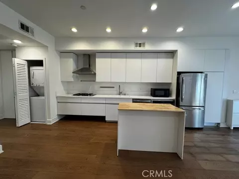 Kitchen - 288 S Oakland, Pasadena, CA 91101 photo 1 of 2