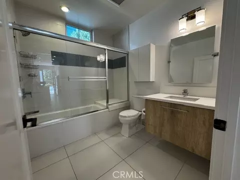 Bath - 288 S Oakland, Pasadena, CA 91101 photo 2 of 3