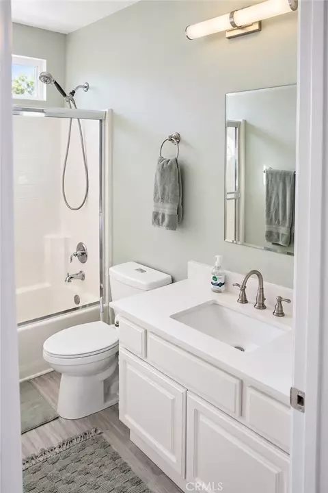 Bath - 604 Isela, Oxnard, CA 93030 photo 2 of 2