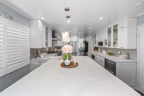 Kitchen - 23549 Cherry, Newhall, CA 91321 photo 5 of 5