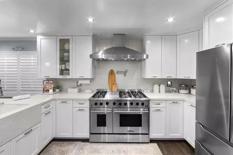 Kitchen - 23549 Cherry, Newhall, CA 91321 photo 4 of 5