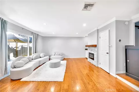 18631 Collins #10, Tarzana, CA 91356