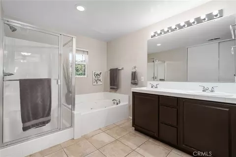 Bath - 29944 Shadow Pl, Castaic, CA 91384 photo 1 of 2