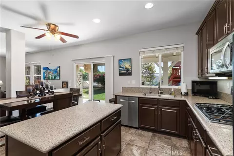 Kitchen - 29944 Shadow Pl, Castaic, CA 91384 photo 2 of 2