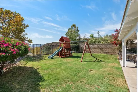 Exterior - 29944 Shadow Pl, Castaic, CA 91384 photo 7 of 9